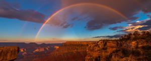 Regen Bogen über dem Grand Canyon